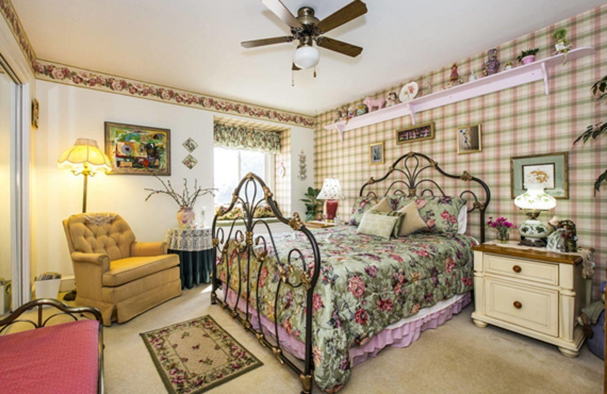 Matthews Manor Bed & Breakfast المظهر الخارجي الصورة